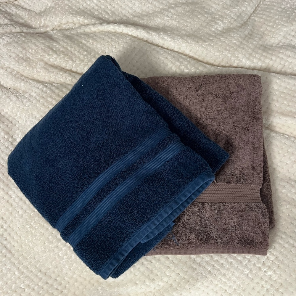 2 colors variety bathroom or jacuzzi towels